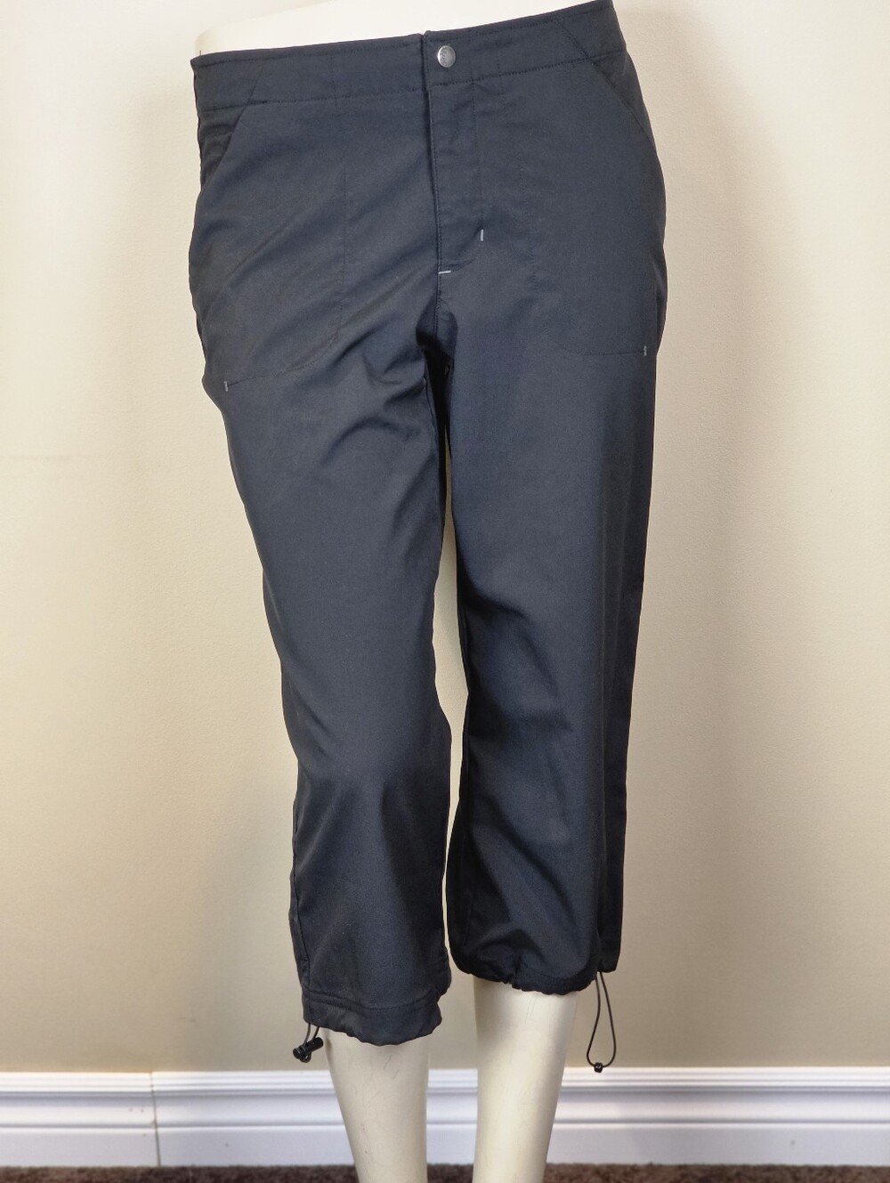 Columbia Sportswear Women’s Capri Crop Hiking Pants - Black, Size 8